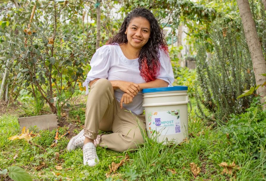 Foto: cortesía. Jéssica Rivas lidera el proyecto ¿Más Compost, Menos Basura'. Por medio de este, recoge residuos orgánicos para que sean transformados en abono. Foto: cortesía. Jéssica Rivas lidera el proyecto ¿Más Compost, Menos Basura'. Por medio de este, recoge residuos orgánicos para que sean transformados en abono.