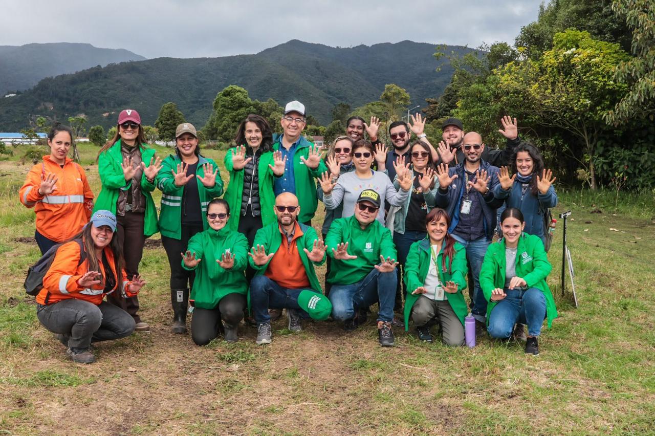 Personas en una charla